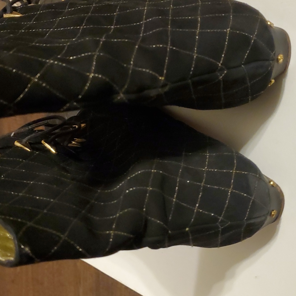 Boots - Picture 2 of 3